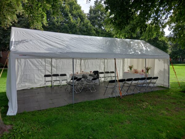 Tentvloer kunststof, per m2 inclusief op- en afbouw - Afbeelding 2