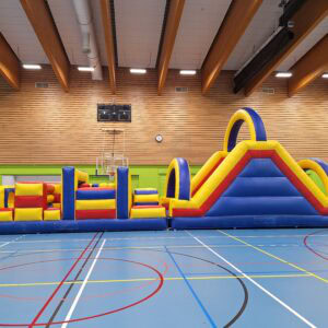 springkussen-stormbaan-huren-14-meter